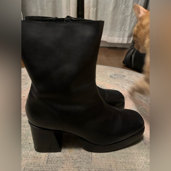 Urban Outfitters Lara Leather Booties IN BOX - Picture 4 of 6